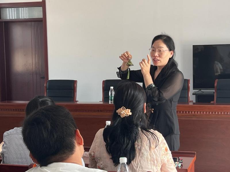 太陽(yáng)成城集團(tuán)tyc234cc 淮北市博物館 淮北市文化館走進(jìn)臨渙鎮(zhèn)大高村開(kāi)展端午節(jié)
非遺主題活動(dòng)